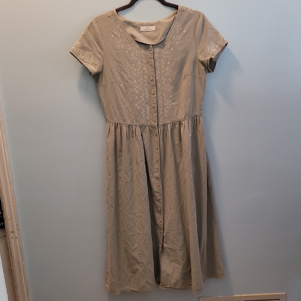 Vtg Marks & Spencer Sage Green Embroidered Button-Front Midi Dress With Pockets.